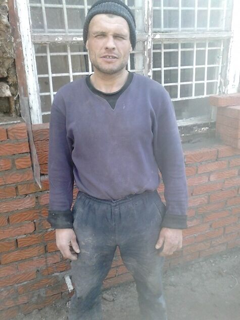  ,   Viktor, 48 ,   ,   
