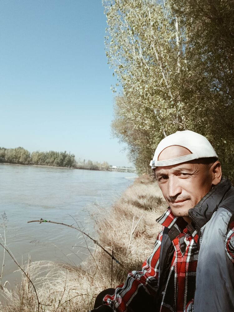 48038564  Bahodir, 46 ,    