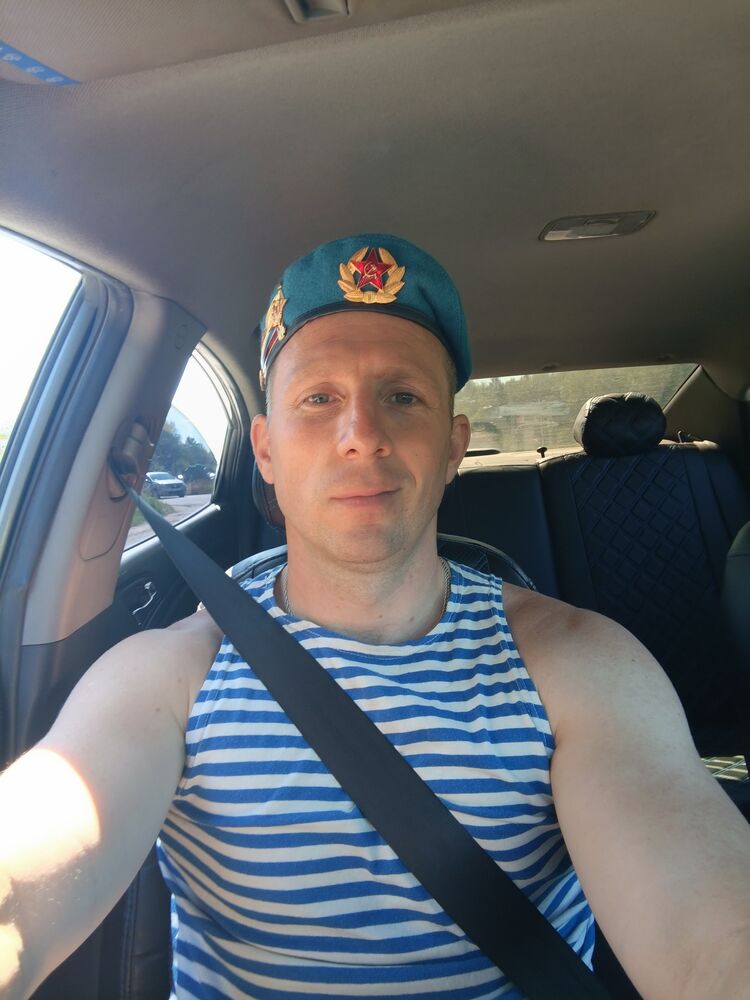  52969304  Stanislav, 38 ,    