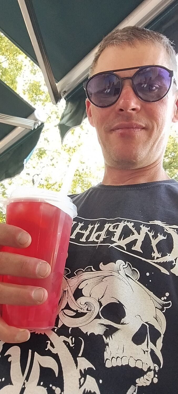  54676744  Volk, 43 ,    