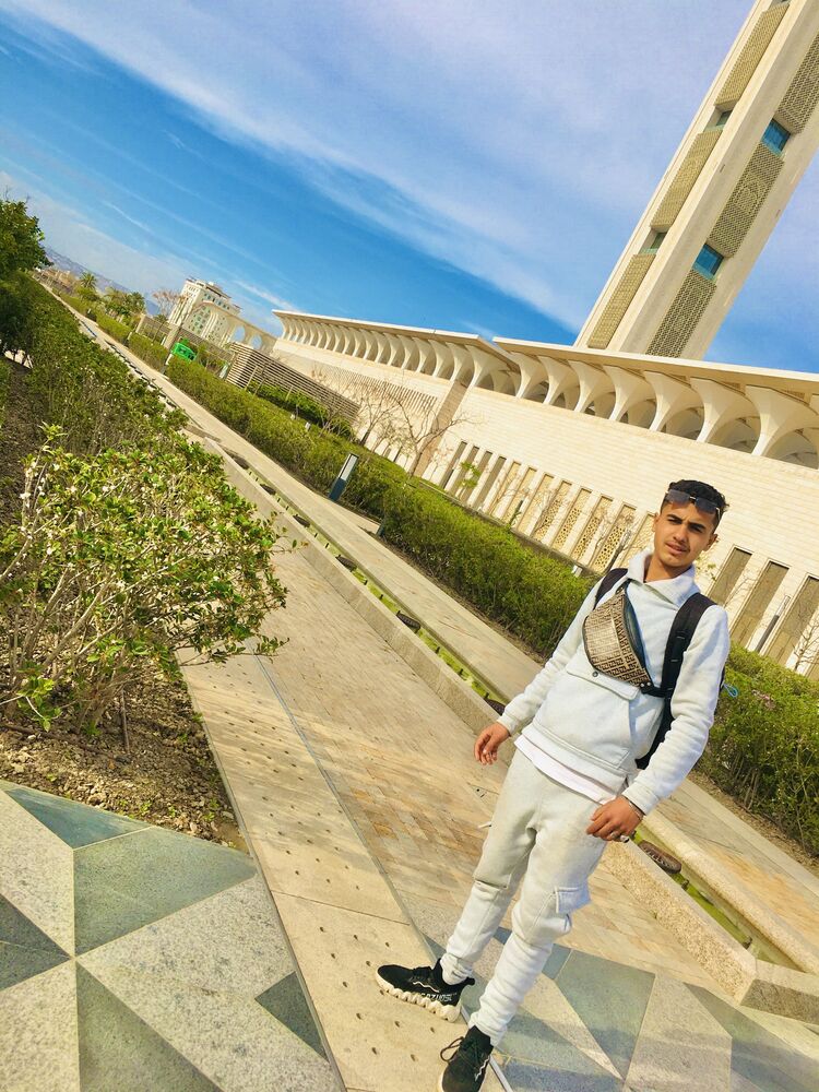  32737384  Midou, 21 ,    Algiers