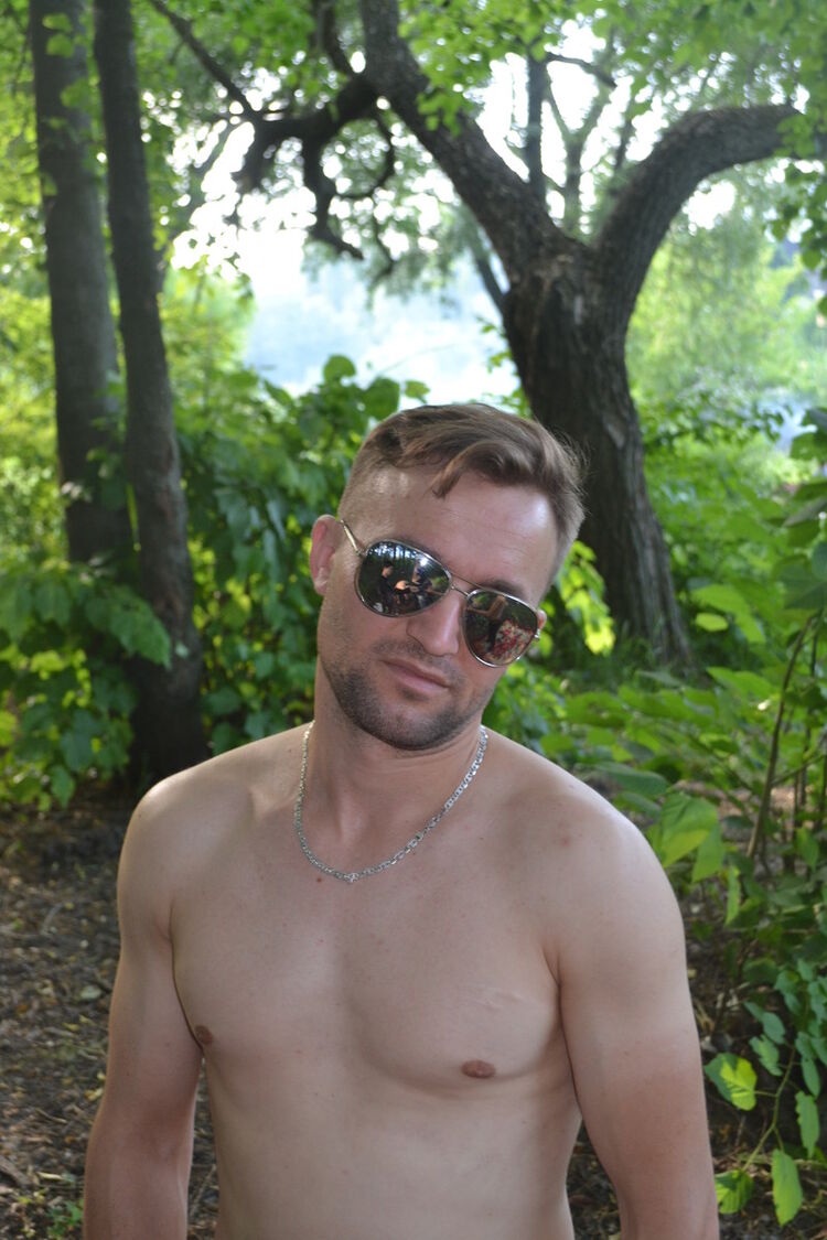  ,   Oleg, 42 ,   