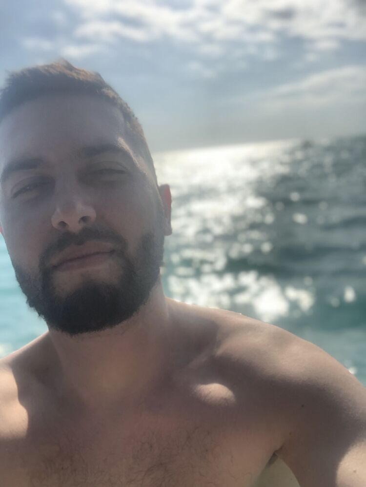  27674334  Artie, 28 ,    