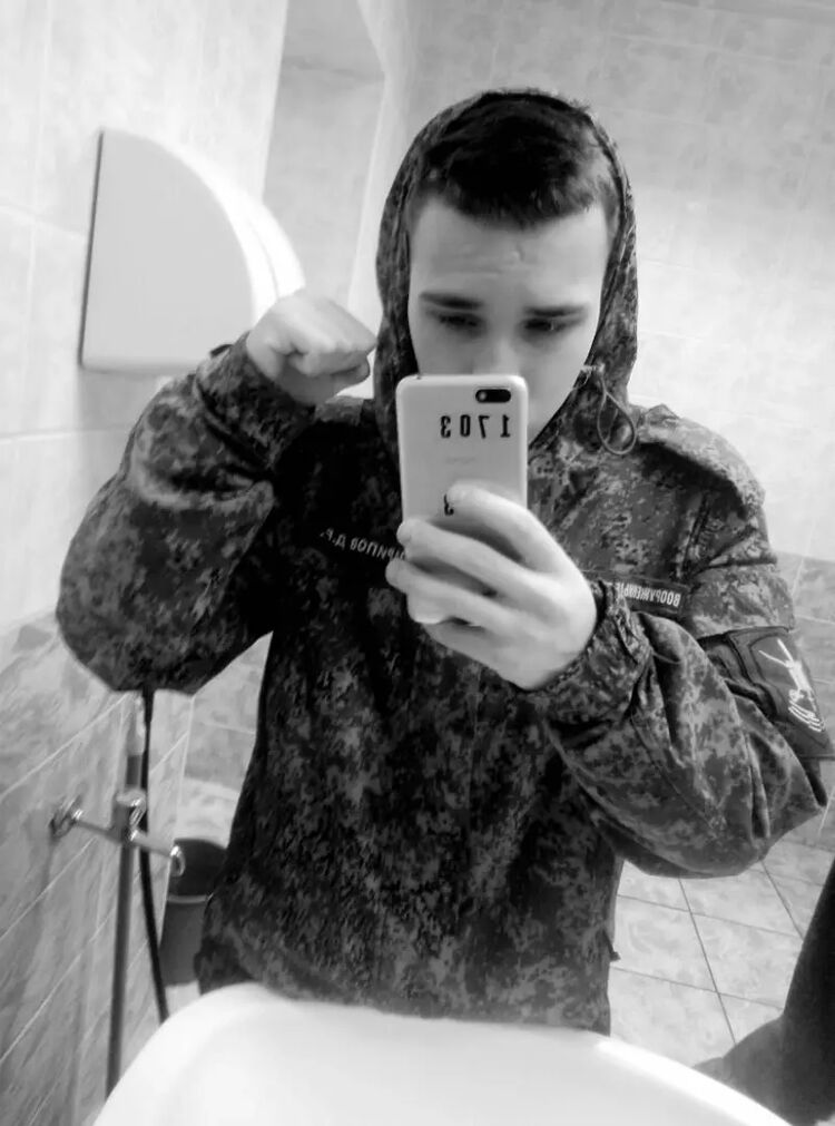  33272834  Neznai, 22 ,    