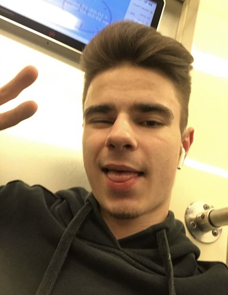  22679874  Fastik, 27 ,    