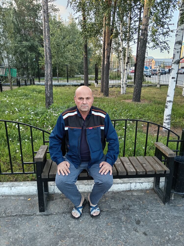  46903384  , 51 ,    