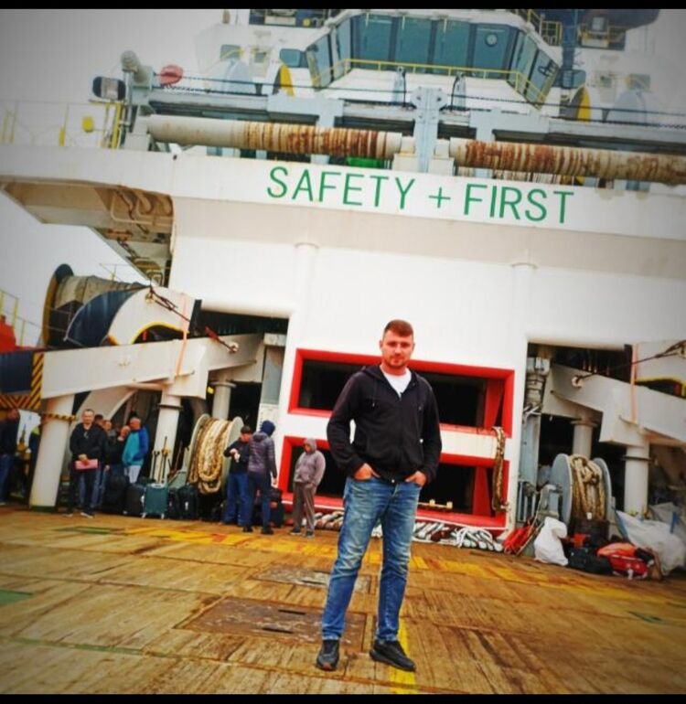  52527204  Alexander, 31 ,    