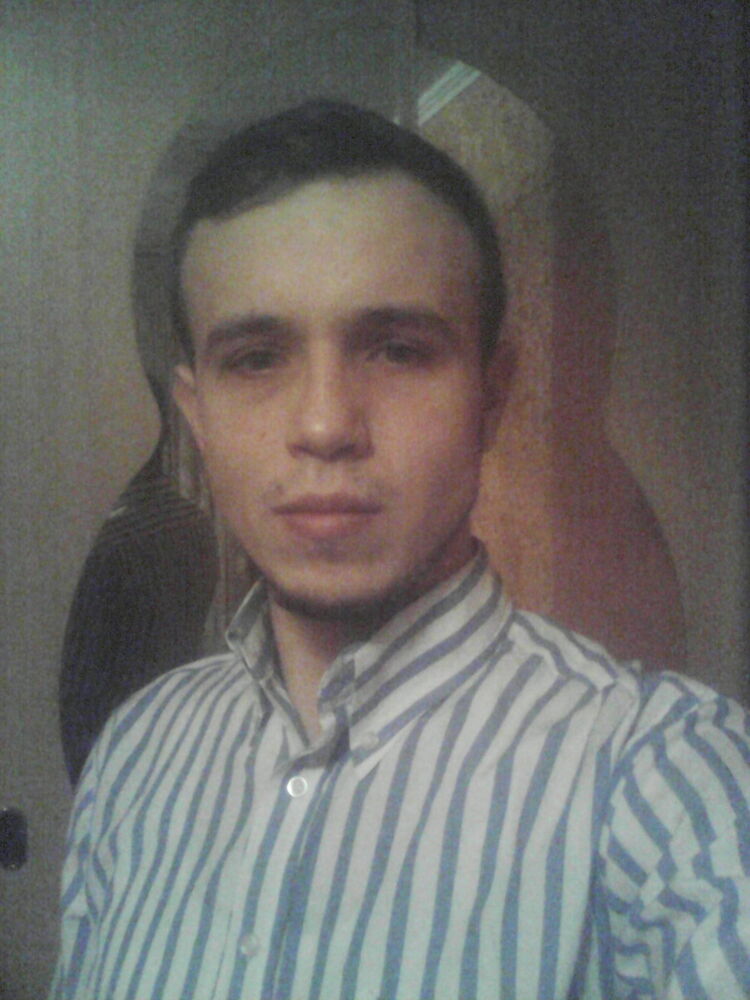  ,   Viktor, 33 ,   