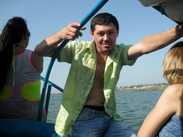  4403314  Viorel, 46 ,    