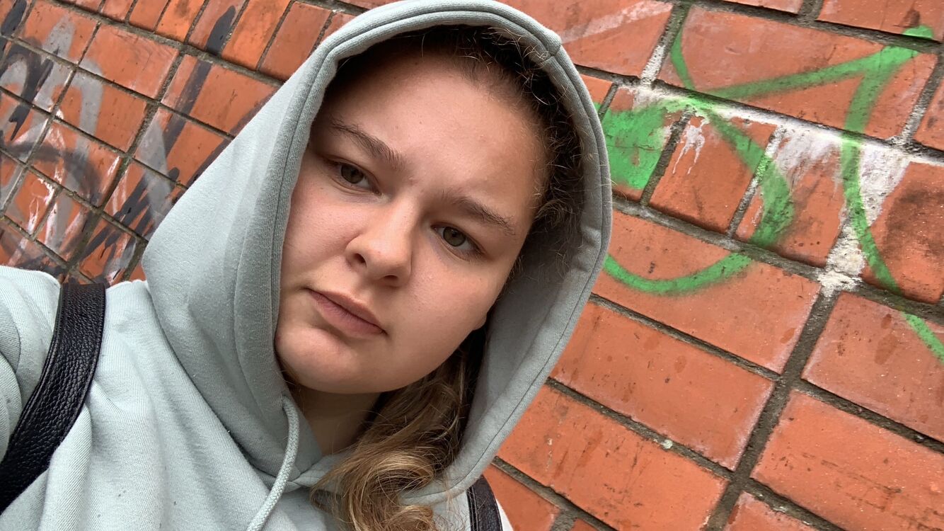  46910884  Ksenija, 22 ,    
