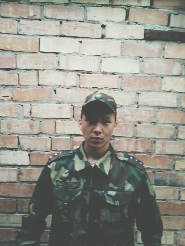  19943884  Oskar, 30 ,    