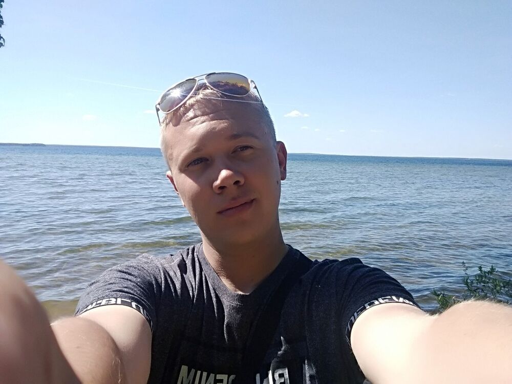  12997994  Pavel, 35 ,    