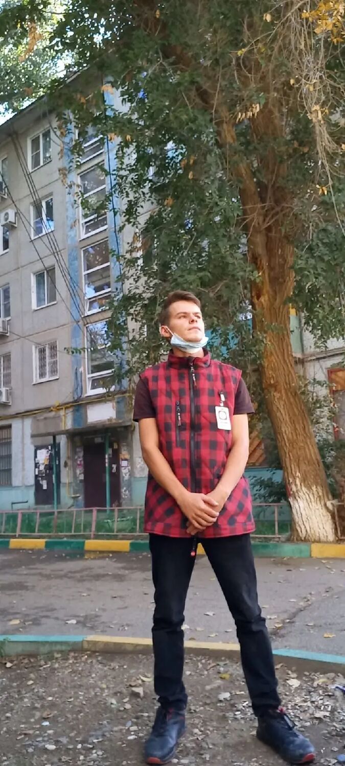  32405444  Nicolas, 24 ,    