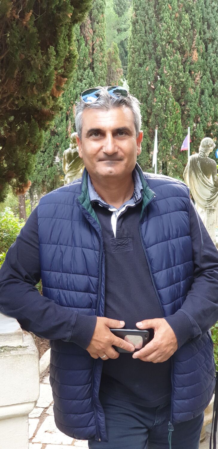  43938034  Mano, 52 ,    Nicosia