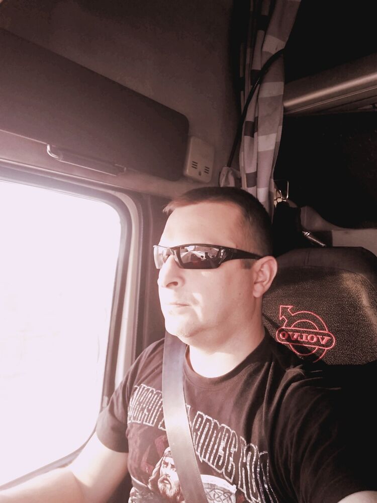  13298134  Nikolay, 46 ,    