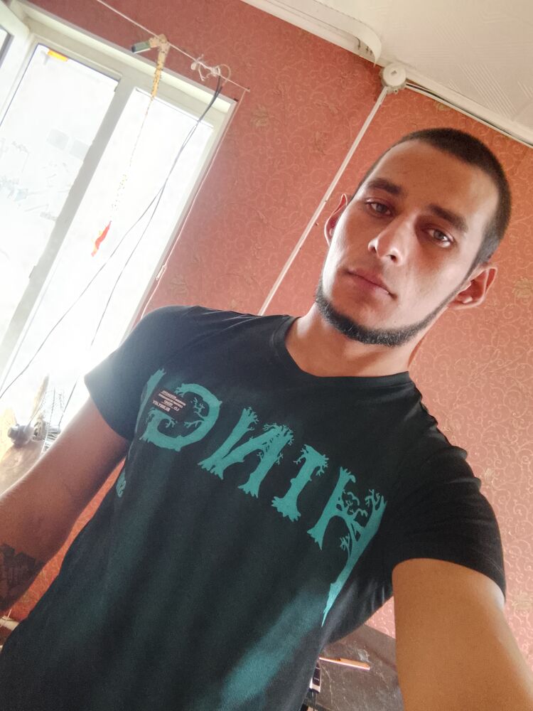  52748834  Ivan, 26 ,    