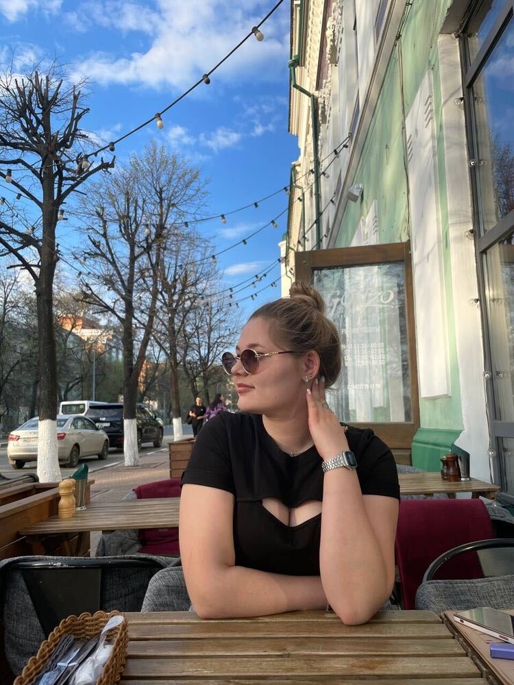  ,   Katerina, 21 ,  