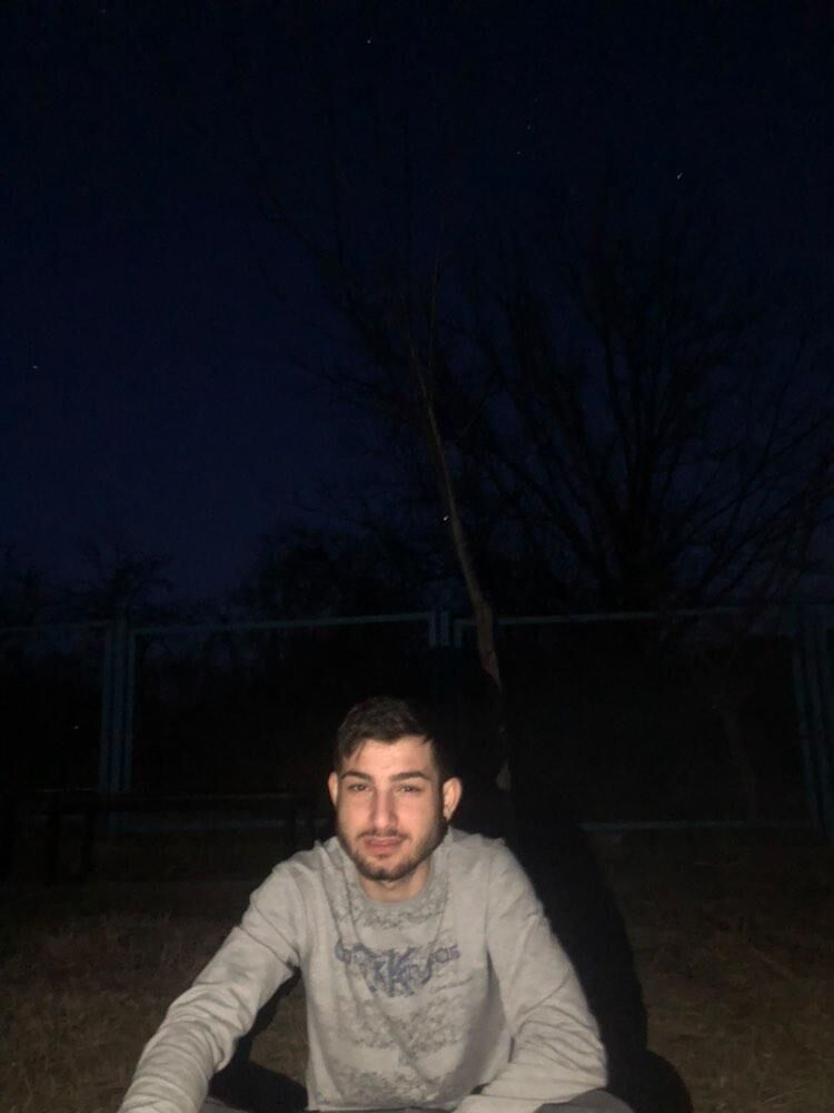  41225364  Aleksa, 19 ,    