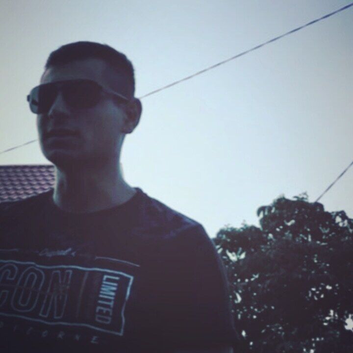  36220664  Narek, 26 ,    