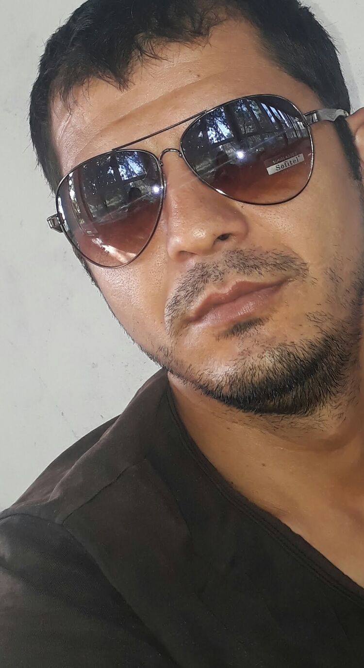  24367354  Jon, 42 ,    