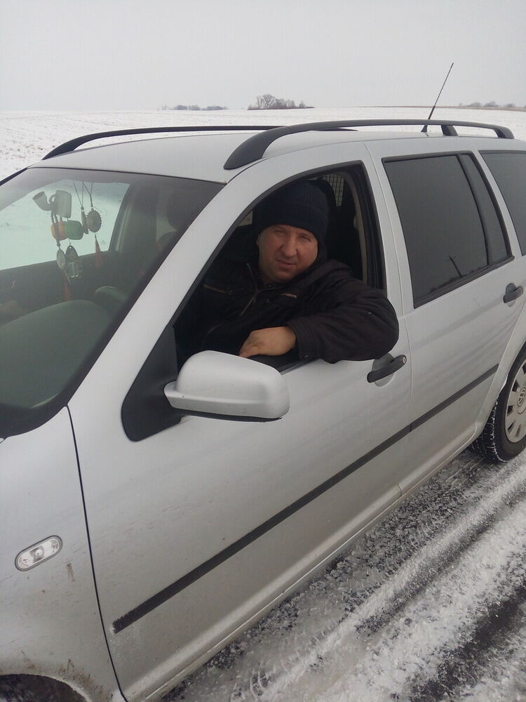  22090674  Sergii, 54 ,    
