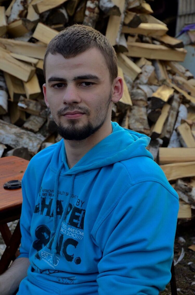  26780694  Viktor, 31 ,    