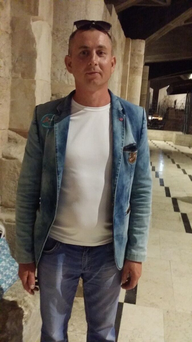  9396814  Alexandru, 43 ,    