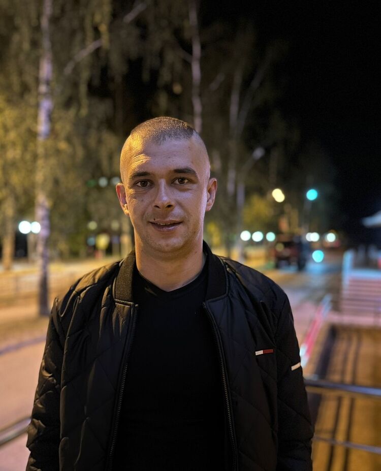  53560184  Pavel, 32 ,    