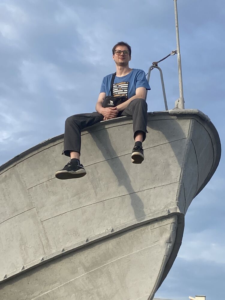  44392404  , 28 ,    -