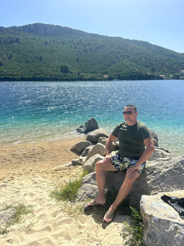  ,   Hakan, 43 ,   ,   