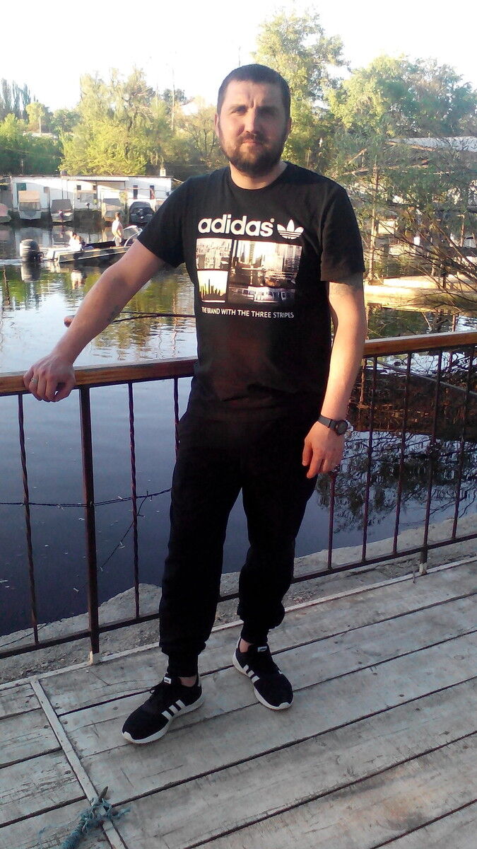  ,   Tony, 42 ,  