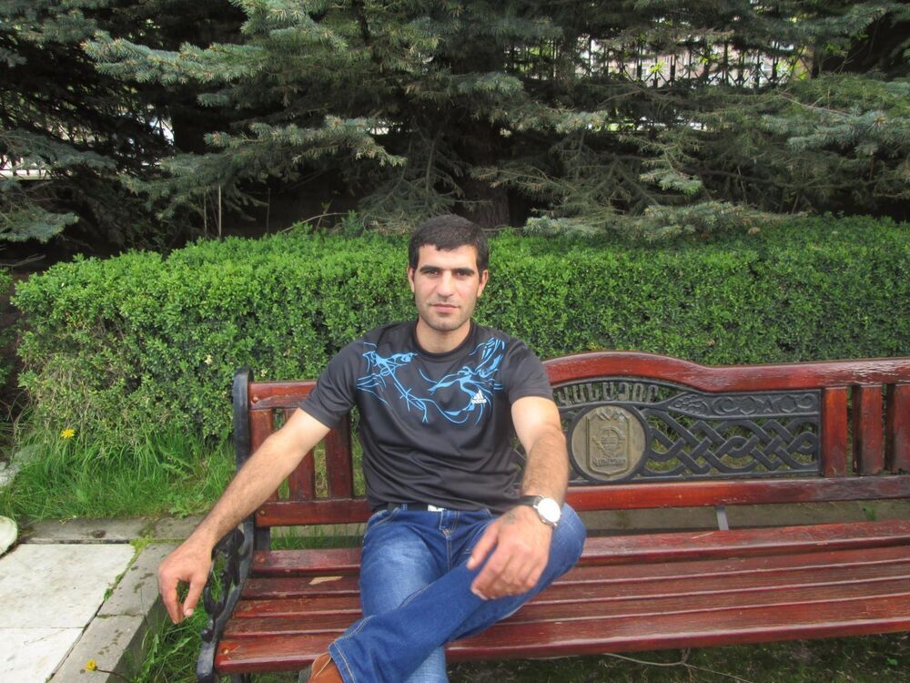  25022684  ARTUR, 32 ,    