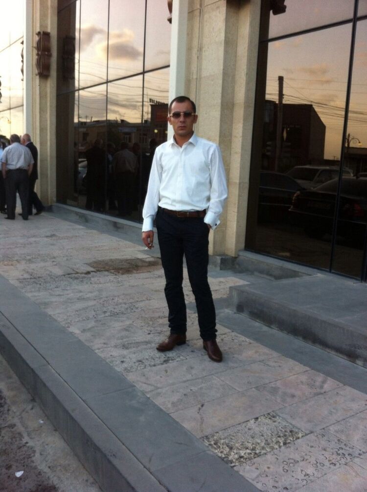  5463474  Erik, 33 ,    