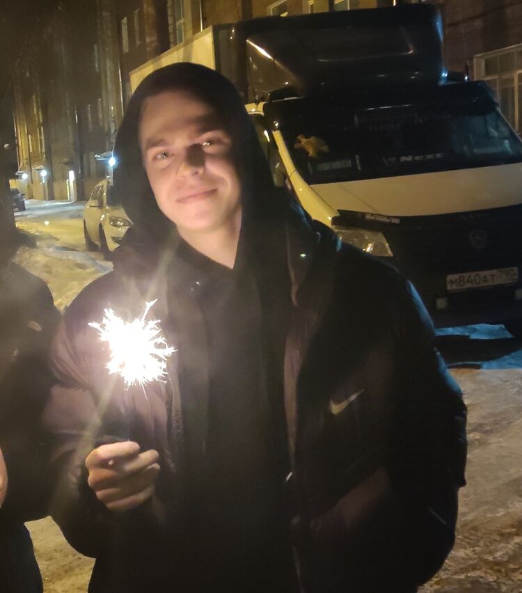  47627224  Alexandr, 22 ,    