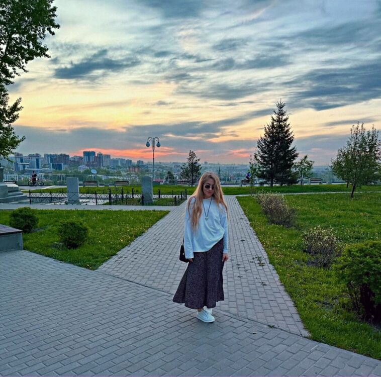  ,   Nika, 32 ,   ,   