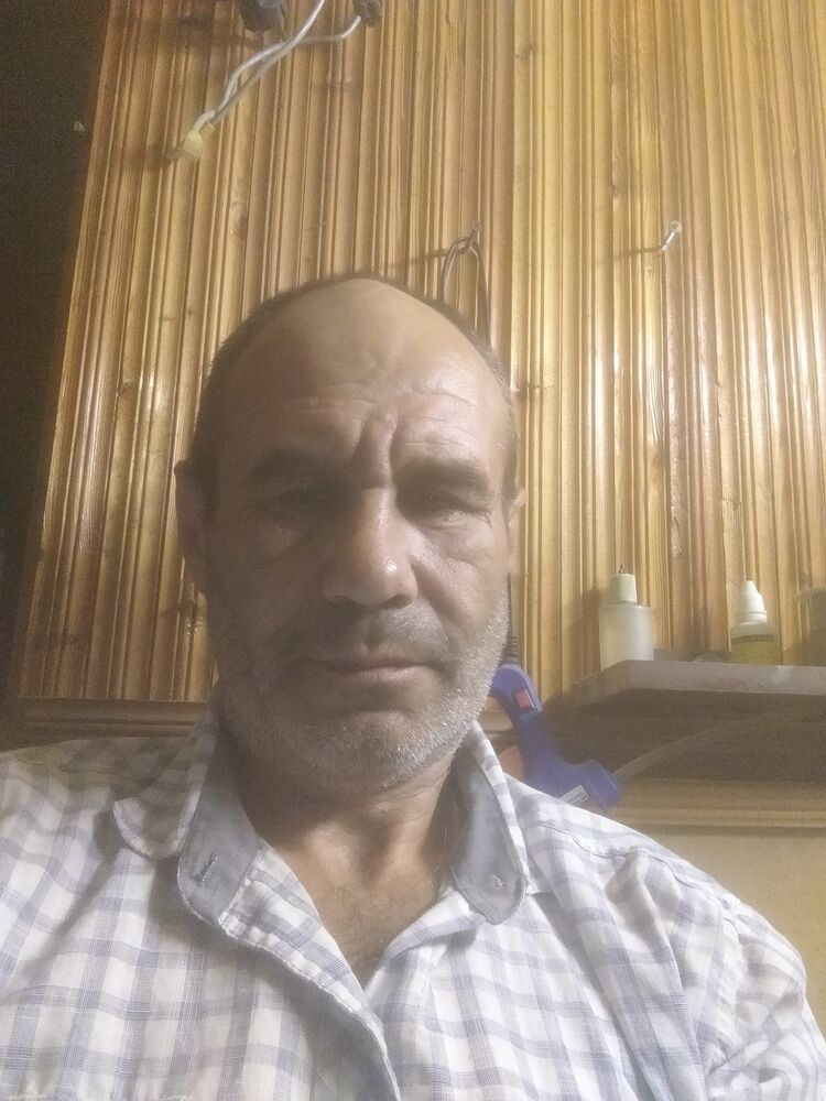  54059784  Maga, 52 ,    