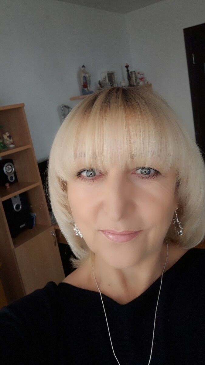  17880094  Anna, 58 ,    