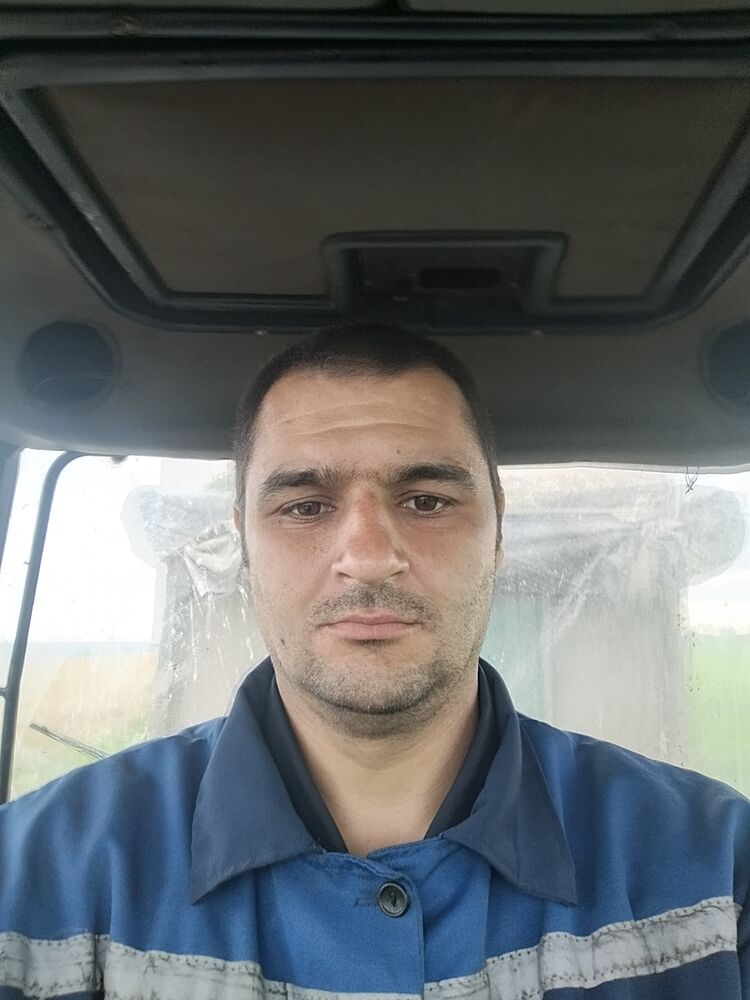  ,   Sergei, 38 ,   c 