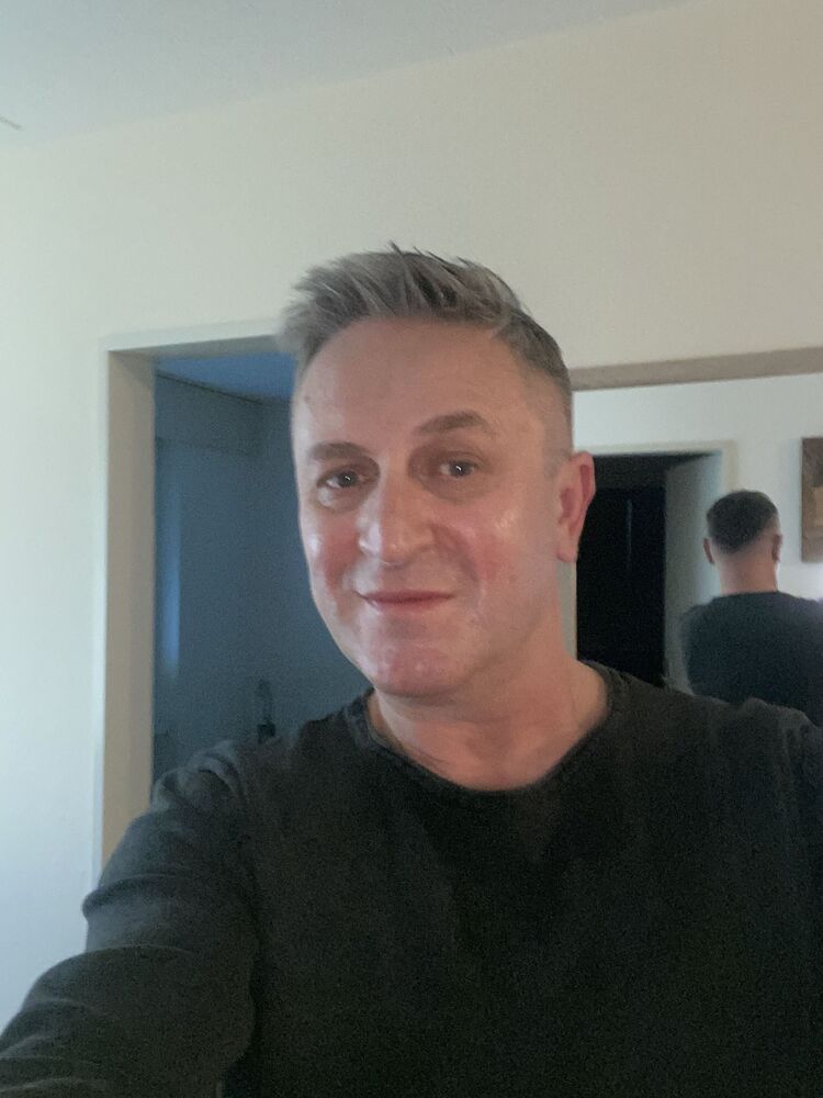  49319724  Goran, 53 ,    Hinwil