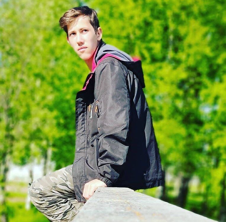  39268474  Artem, 21 ,    