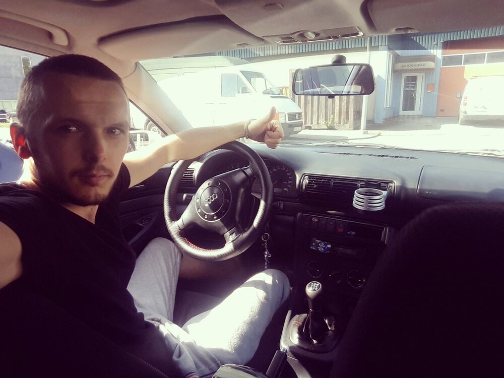  ,   Evhen, 32 ,   ,   , c , 