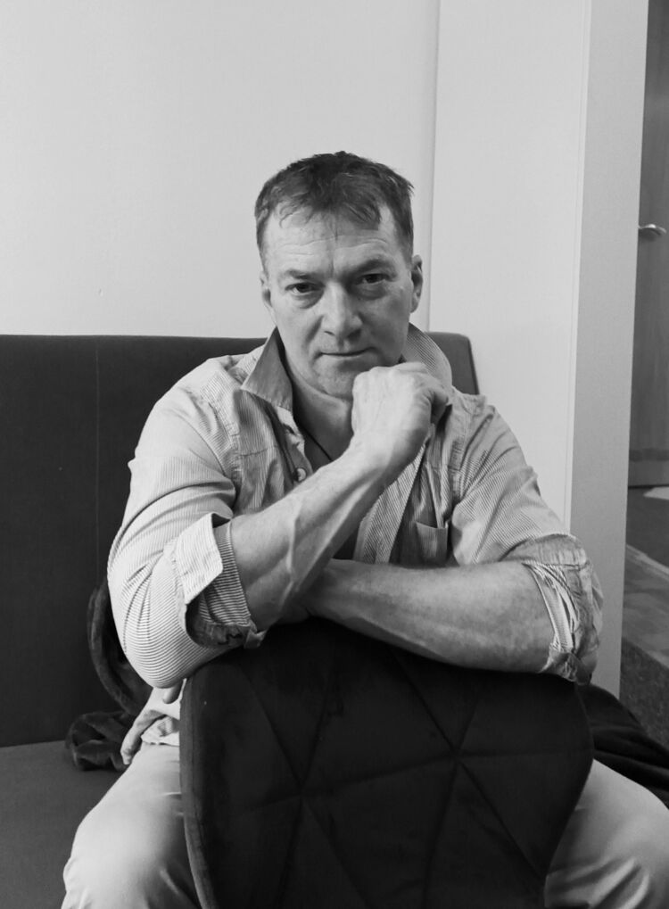  54739524  Vitalii, 46 ,    