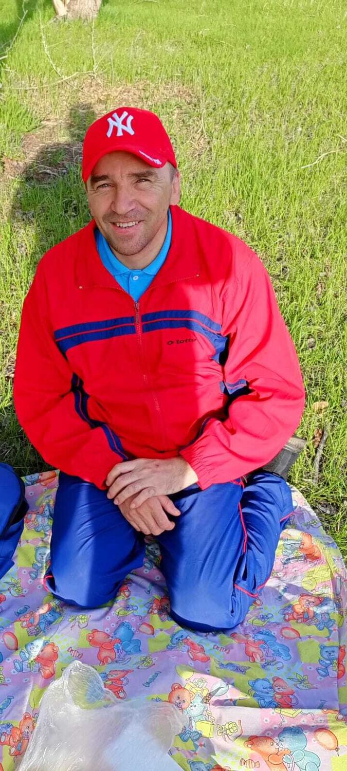  44375284  Vlad, 43 ,    
