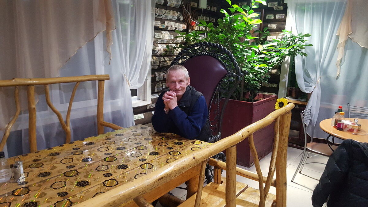  18248394  Oleg, 62 ,    