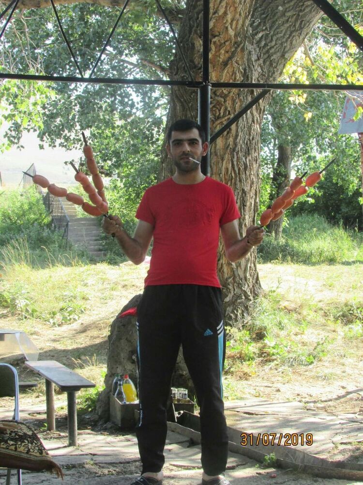  19171374  Roman, 34 ,    