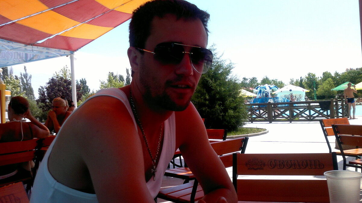  19431844  Stas, 40 ,    