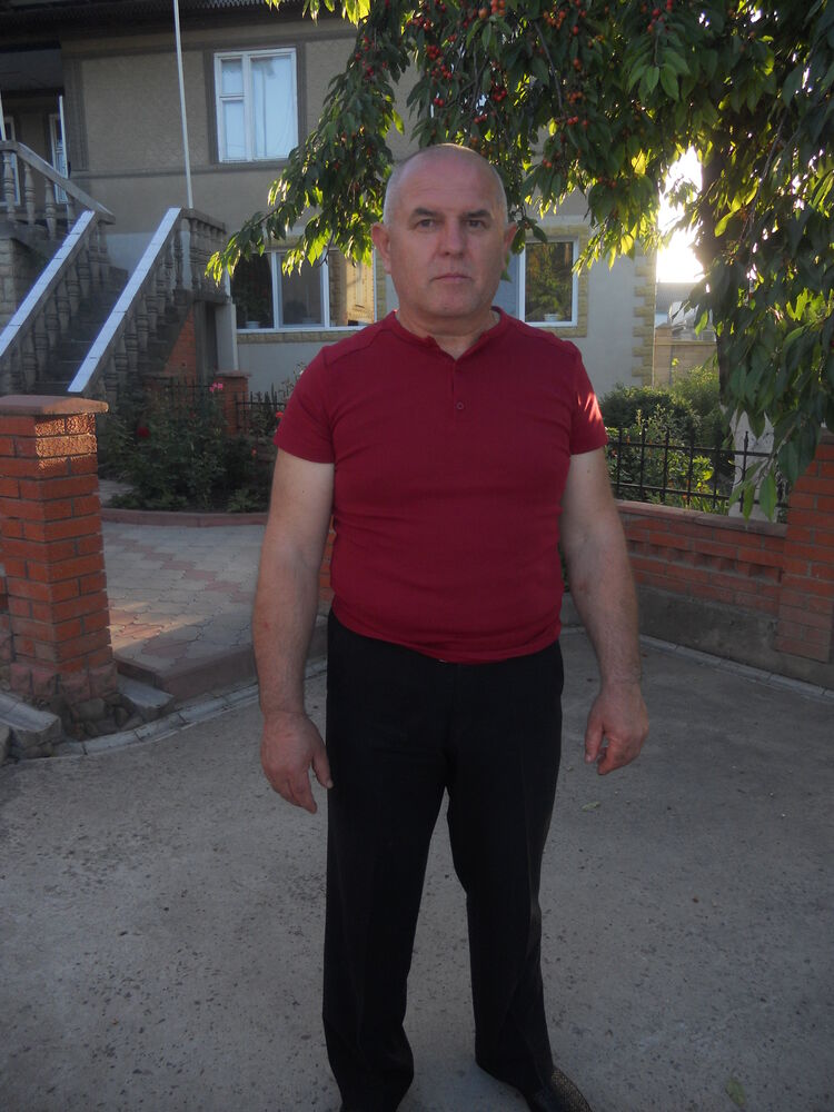  54752104  Iurii, 61 ,    