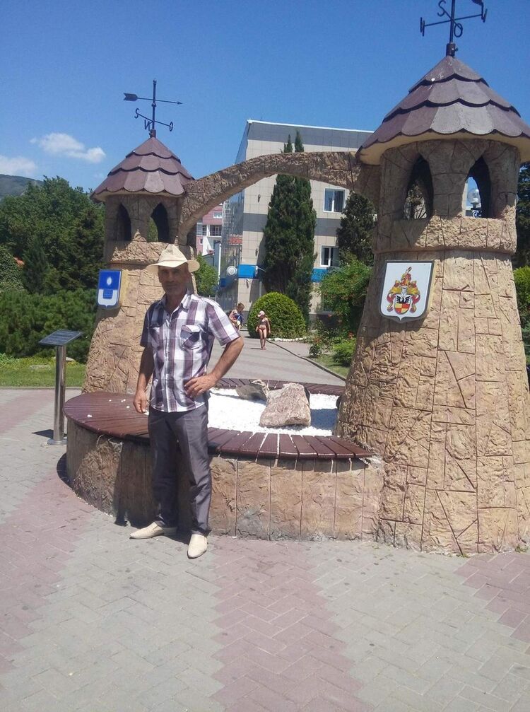  9330914  Mark, 56 ,    