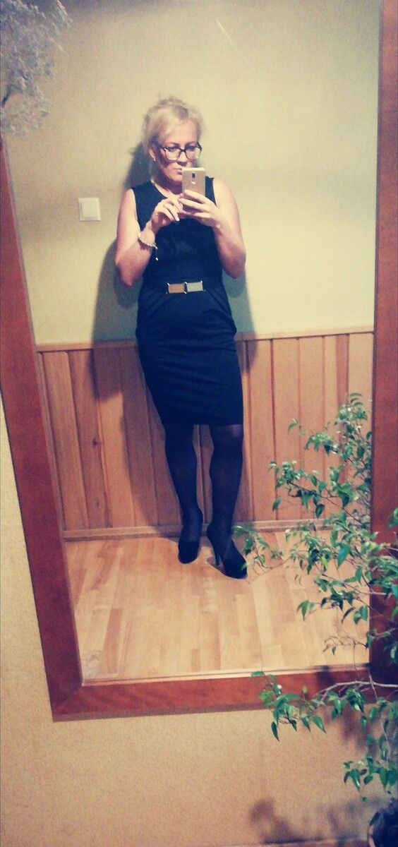  15998454  Liene, 40 ,    