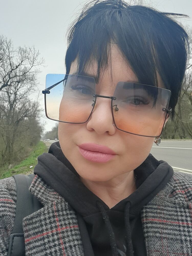  25747944  Irina, 40 ,    
